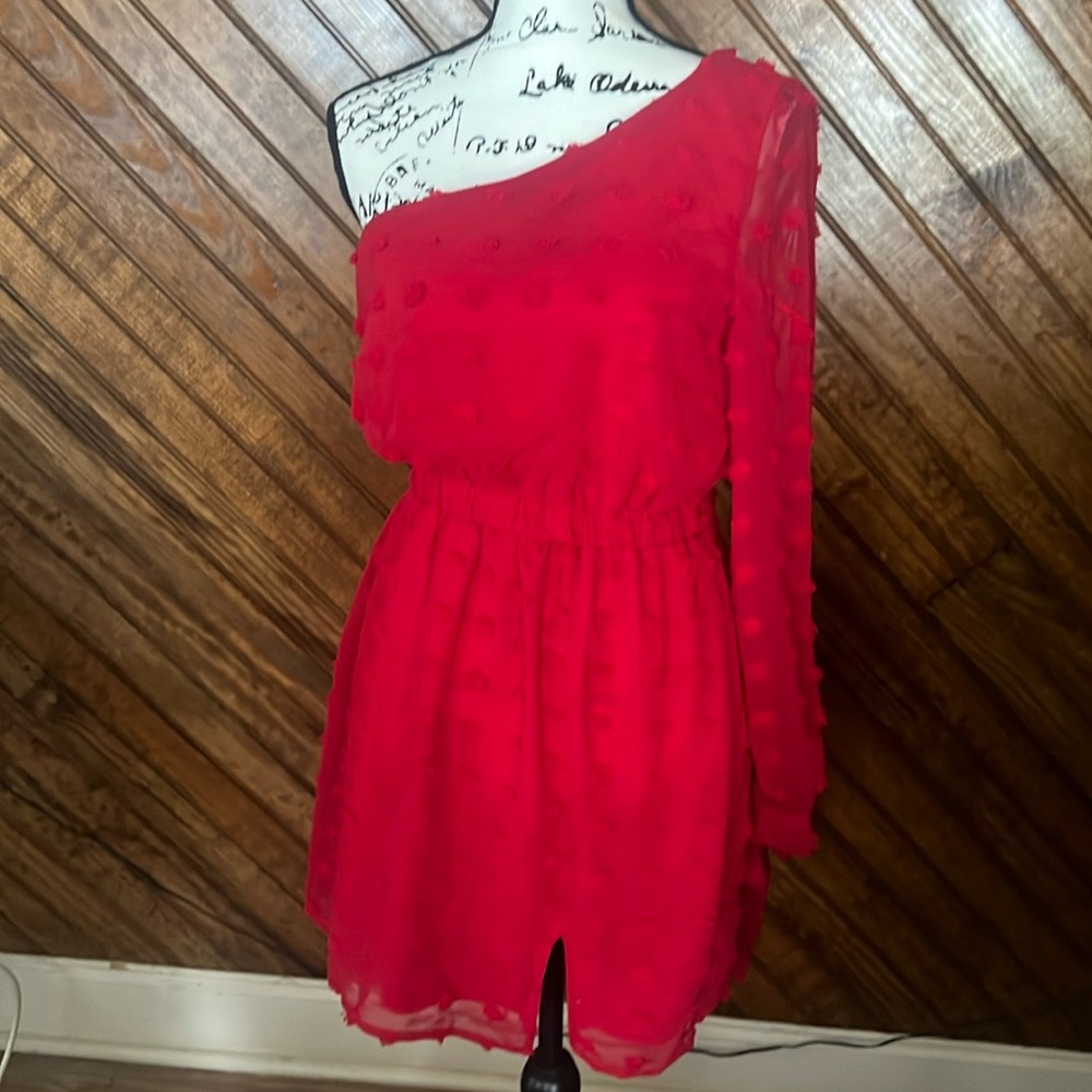 Red one shoulder‎ dress